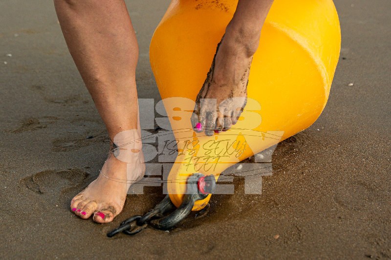 isissexyfeet_beach_23