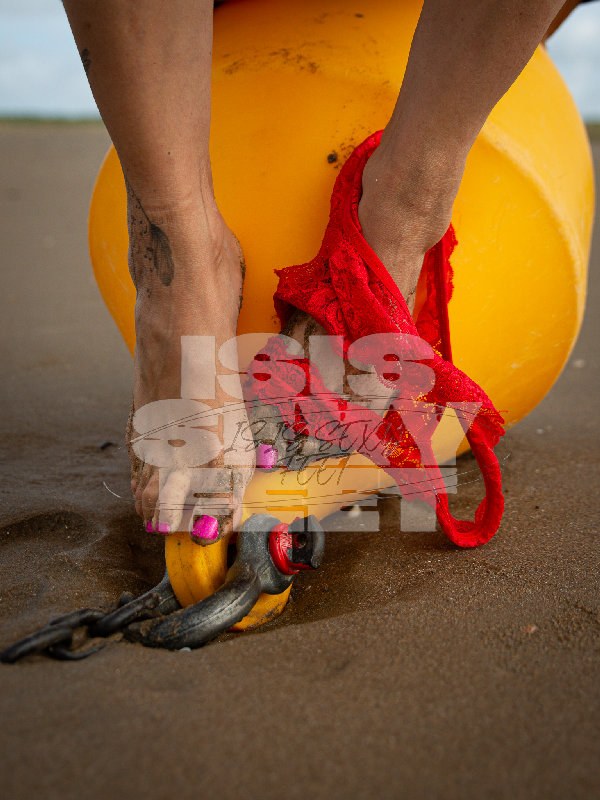 isissexyfeet_beach_24