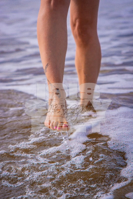 isissexyfeet_beach_4