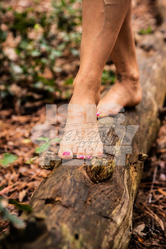 isissexyfeet_forest_1