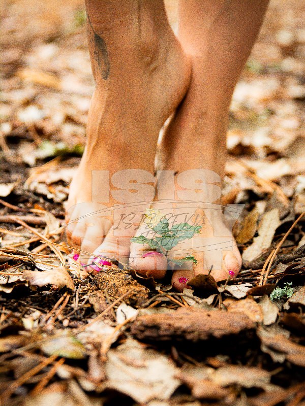 isissexyfeet_forest_14