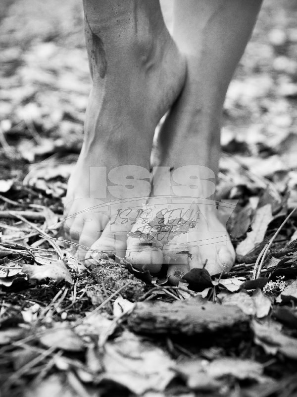 isissexyfeet_forest_16