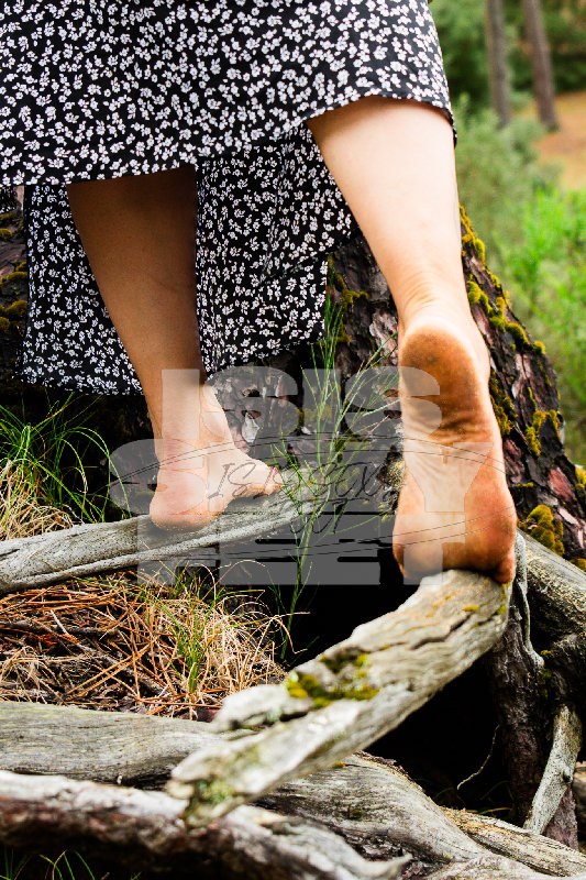 isissexyfeet_forest_28