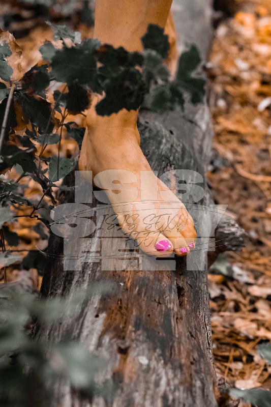isissexyfeet_forest_4