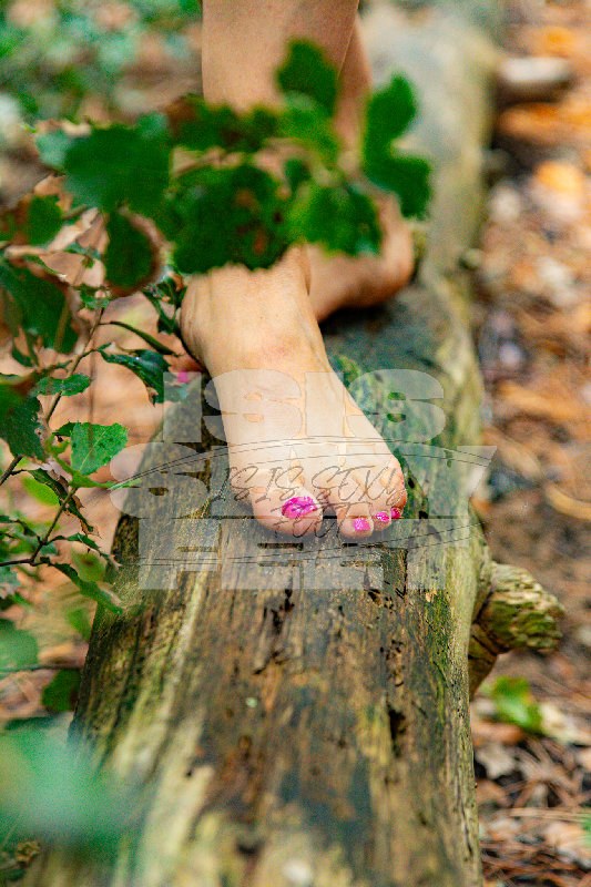 isissexyfeet_forest_7